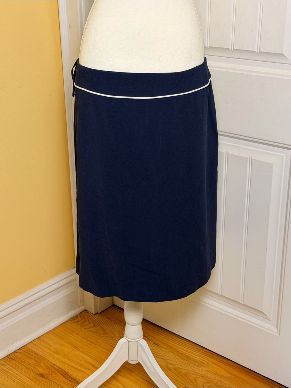Tahari Navy Midi Skirt with White Piping